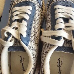 Universal Thread Textured Blue and White Sneakers